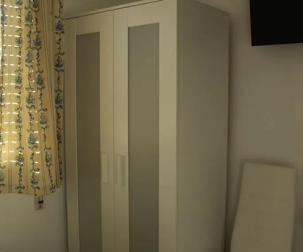 Πανσιόν Mar De Rosas 2*